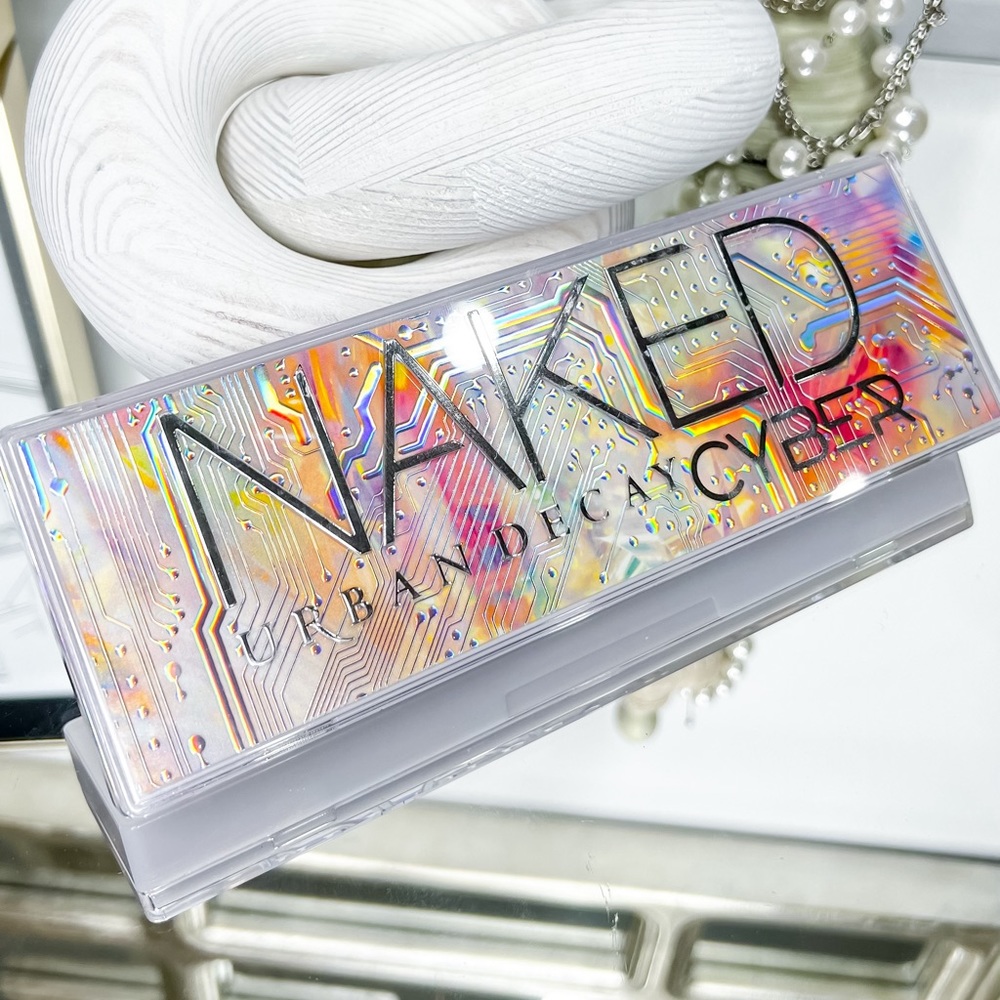 Urban Decay Cyber eye shadow palette